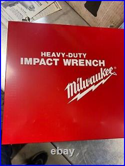 Milwaukee 9069 Impact Wrench Kit 1/2 Square Drive 9065 New Old Stock Metal Case
